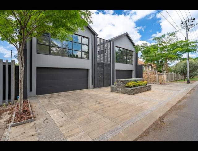 6 BEDROOM HOUSE FOR SALE IN WATERKLOOF